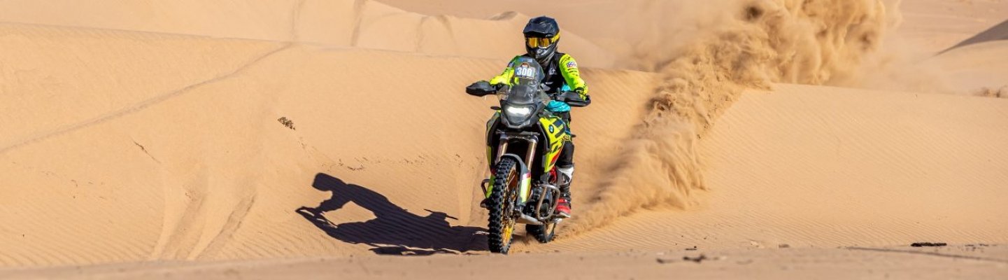 F 900 GS Se corona campeona del desafío del desierto 2024